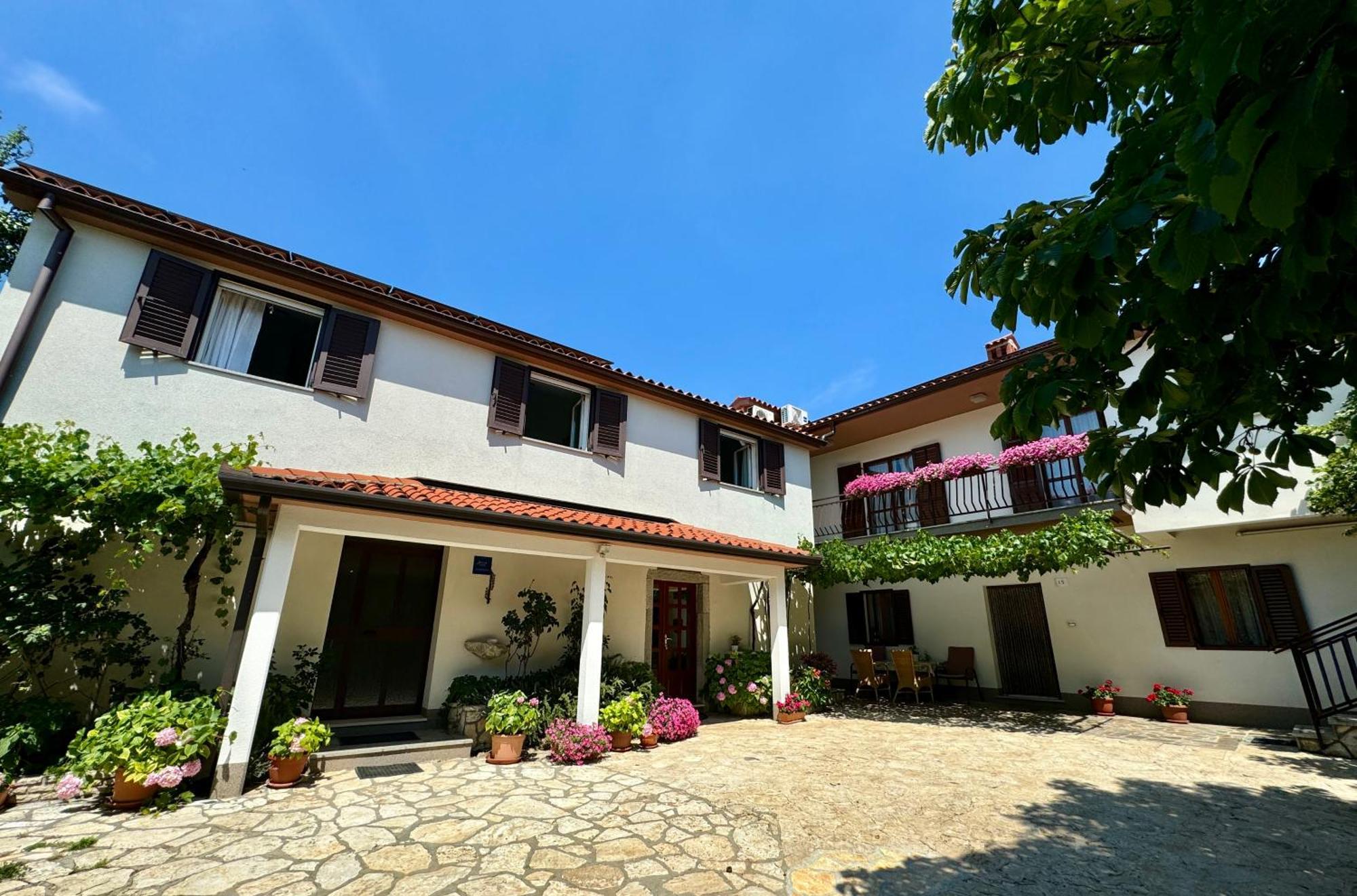 Guest House Renata Plomin Εξωτερικό φωτογραφία